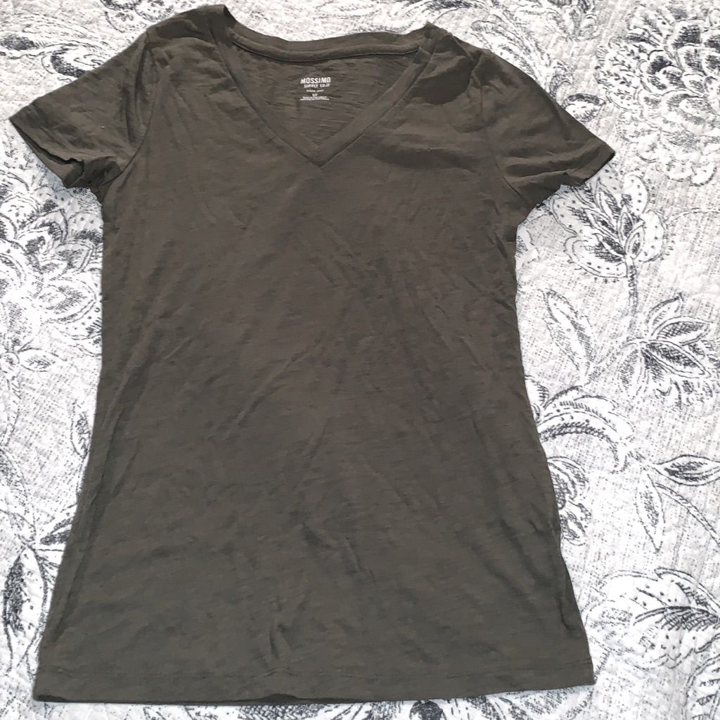 Nwot Mossimo Basic V-Neck Tee